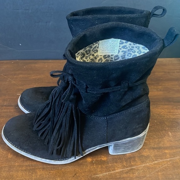 Billabong women’s sz 7.5 black Vegan suede pull on boots with fringe - Picture 4 of 8